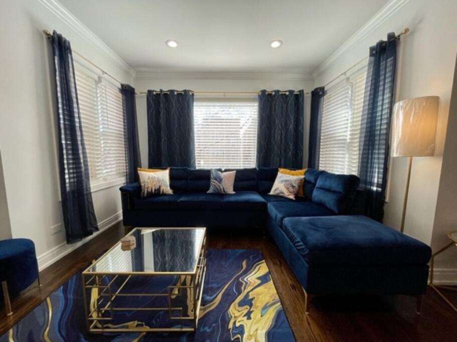 The Blue Golden Luxury Modern 3- Bedroom Apartment In Чикаго Экстерьер фото